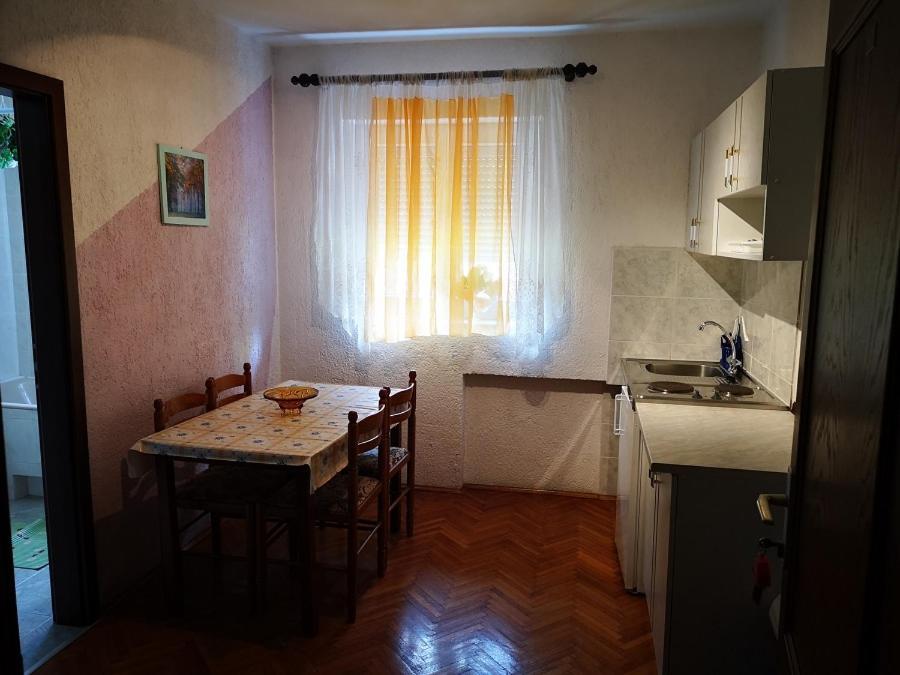 Apartments Anita Sibinj Krmpotski Eksteriør bilde