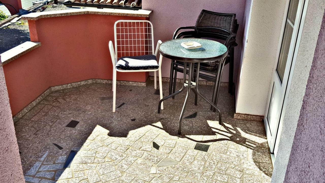 Apartments Anita Sibinj Krmpotski Eksteriør bilde