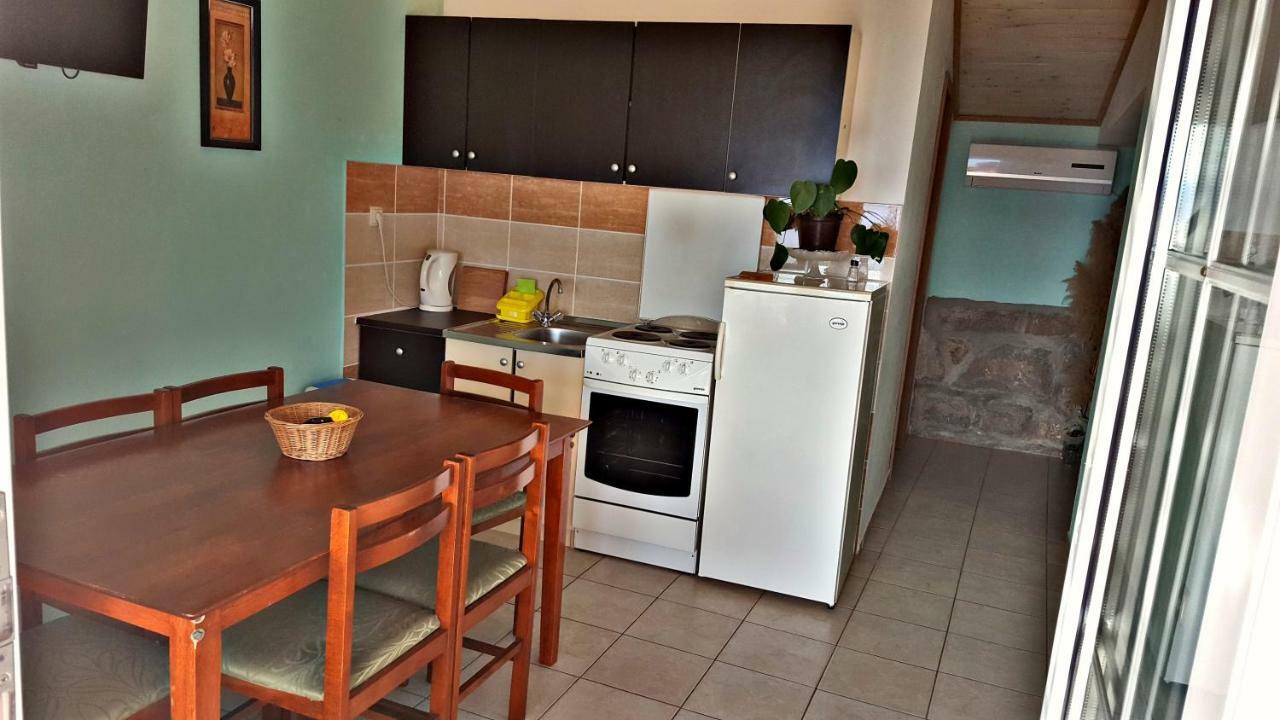 Apartments Anita Sibinj Krmpotski Eksteriør bilde